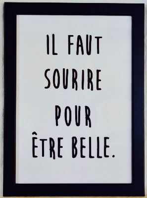 Cadre Noir & Blanc Citation  "Il faut Sourire pour être Belle" 20 x 30 cm