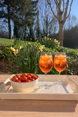 🌞 L�ap�ro prend le soleil : le trio parfait pour trinquer avec style 🍹