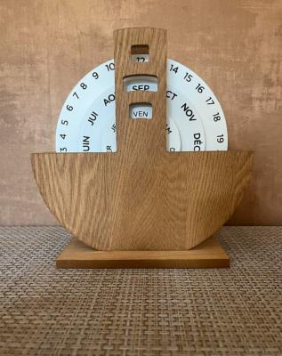 Calendrier Perpétuel Circulaire en Bois et Blanc – H.19,5 x L.7,8 cm Rétro Chic 