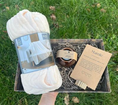 Coffret MAMIE - Plaid Beige Tout Doux - Photophore Marron Citronnelle - Carte Kraft Originale