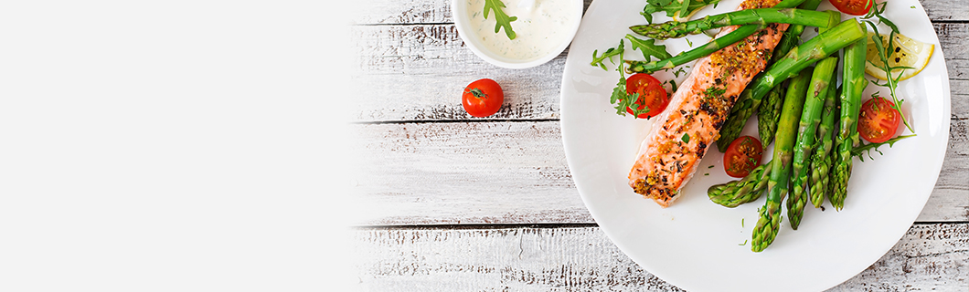 assiettes plats saladiers cuisine