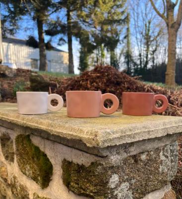 Mug Forme Basse - Blanc / Rose Clair/ Rose Foncé - Céramique - 31 cl 